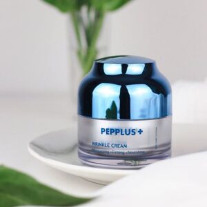 Pepplus Wrinkle Cream on noorendav kortsudevastane näokreem, mis niisutab sügavuti, pinguldab ja silub nahka. Peptiidide, tüvirakkude, kollageeni ja hüaluroonhappe rikas koostis vähendab kuivus- ja kortsujooni, jättes naha pringi ja särava.sügisene nahahooldus
