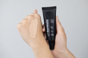 Kaitstud: pHformula C.C. cream SPF 30