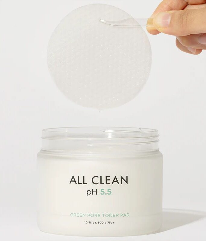 Heimish All Clean Green Pore Toner Pad on täiuslik lahendus pooride sügavpuhastuseks, niisutuseks ja naha tasakaalustamiseks. Need uued XL-suuruses niisutavad toonikupadjad pakuvad erakordset nahahoolduskogemust. Valmistatud puhtast, vegan-sertifitseeritud puuvillast, on need padjakesed mitte ainult suuremad, vaid ka tõhusamad. Need eemaldavad õrnalt meigijäägid ja mustuse, taastades samal ajal naha loomuliku niiskuse ja rasu tasakaalu.