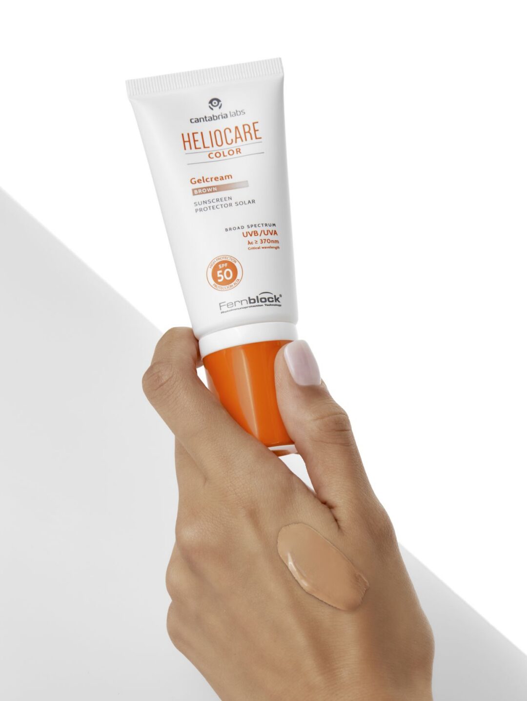 Kõrge fotoimmuunkaitsega toonitud päikesekaitsekreem, mille koostis on rikastatud Fernblock® tehnoloogia ja antioksüdantidega. Niisutav ja mittekomedogeenne geelkreem, mis aitab kaitsta nahka igapäevaselt päikesekahjustuste eest. Kreem aitab luua loomulikku välimust ning sobib kasutamiseks igapäevase vedela meigipõhjana. Saadaval 2 toonis (Light, Brown).